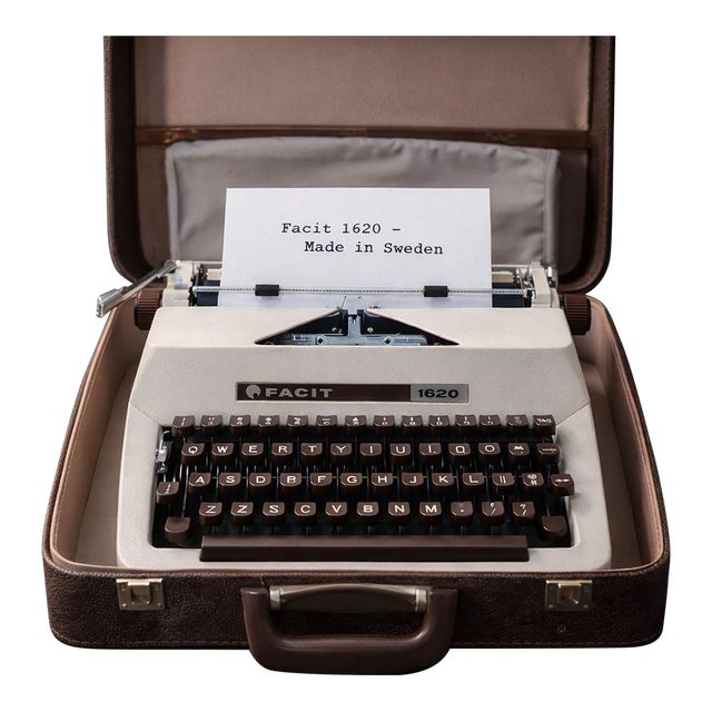 1960s Swedish Facit 1620 Portable Typewriter With Original Case and Accessories For Sale