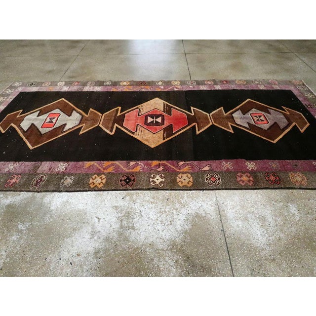 Black Galerie Shabab Collection Mid-20th Century Handmade Turkish Anatolian Gallery Rug For Sale - Image 8 of 10