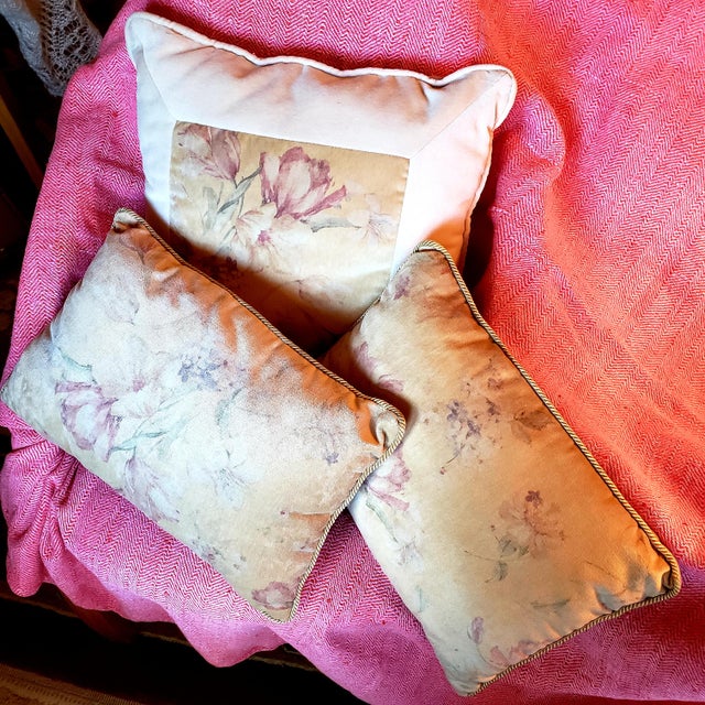 1980s 1980s Beige Velvet Tulip Design Pillows - Set of 3 For Sale - Image 5 of 5