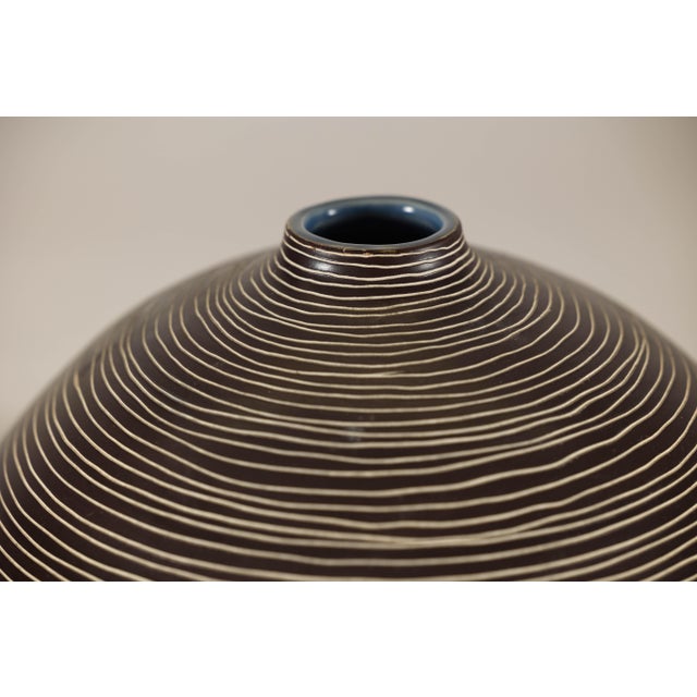 Large Artisan Ceramic Vase with Fine Linear Decoration in Brown and Cream For Sale In New York - Image 6 of 16