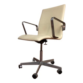 Authentic Arne Jacobsen for Fritz Hansen Oxford Rolling Office Chair in White Leather For Sale