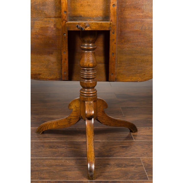 English 1870s Oak Tilt-Top Table with Turned Pedestal and Tripod Scrolling Feet For Sale - Image 4 of 9