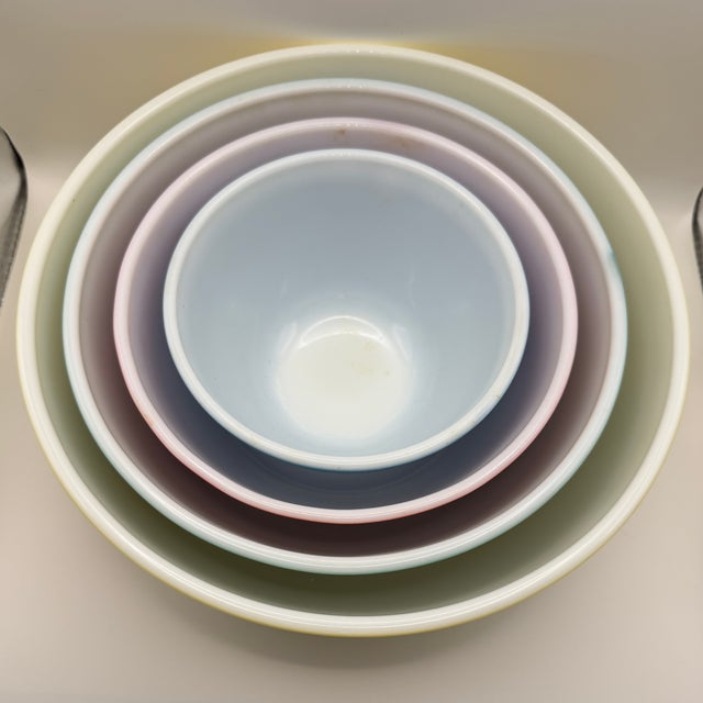 Late 1940s, approximately 1946-1949 with circular backstop and the pronounced thick highly raised circular rim foot....