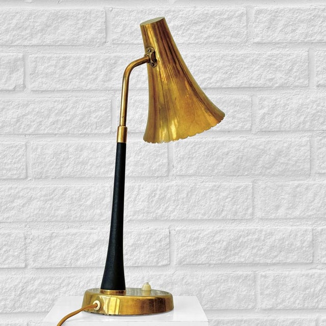 1940s Mid-Century Modern Swedish E1163 Table Lamp in Brass, 1940s For Sale - Image 5 of 13