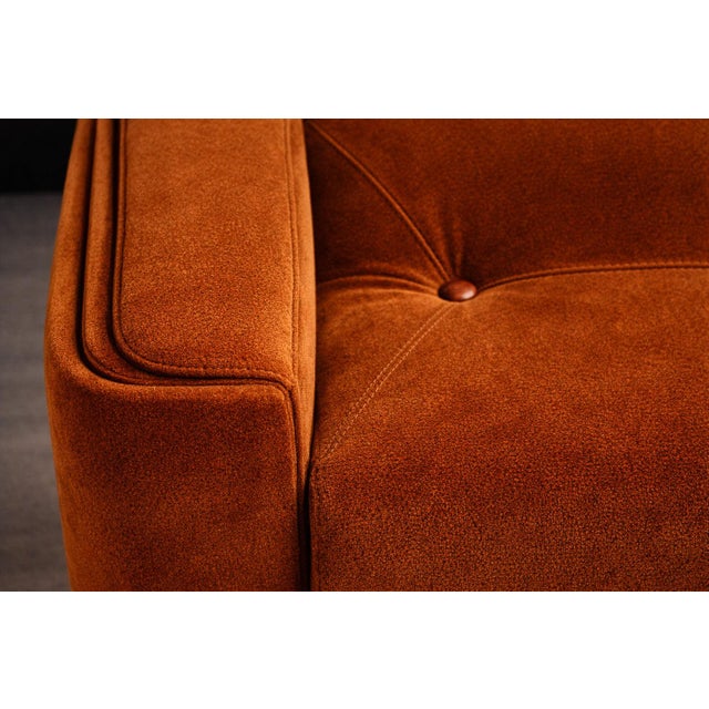 “Pullman” Sofa in Burnt Caramel Mohair With Brazilian Rosewood Buttons by Jorge Zalszupin for L’Atelier, Brazil, 1970s For Sale - Image 10 of 16