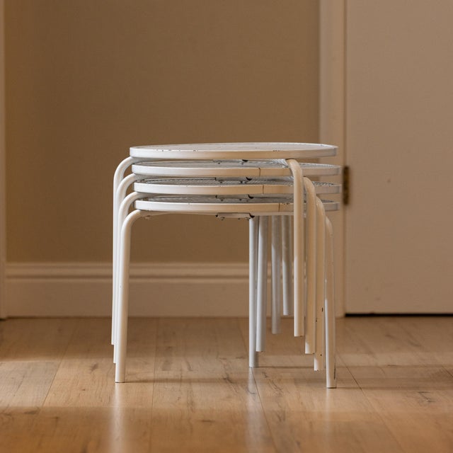 Metal 1960s Mid-Century Italian Style White Metal Mesh Tripod Stacking Tables - Set of 4 For Sale - Image 7 of 12