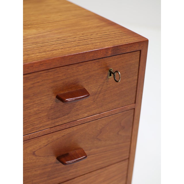 RY16 Chest of Drawers in Teak by Hans J. Wegner for Ry Møbler, Denmark, 1958 For Sale - Image 4 of 15