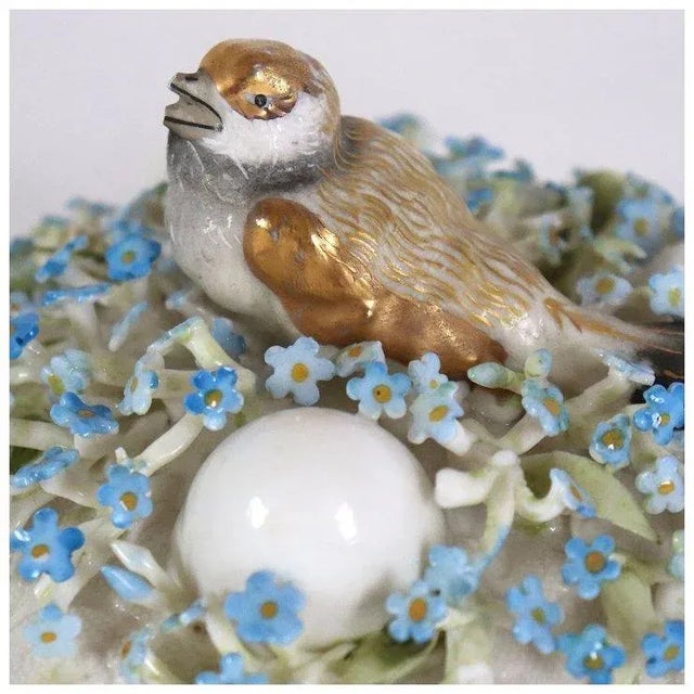 German Schierholz Plaue Porcelain Floral Chickadee Bird's Nest Box Lid For Sale - Image 9 of 12