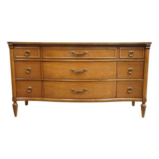 Bassett Furniture Centura Collection Solid Cherry Traditional Neoclassical 58" Triple Dresser 9-4132 For Sale