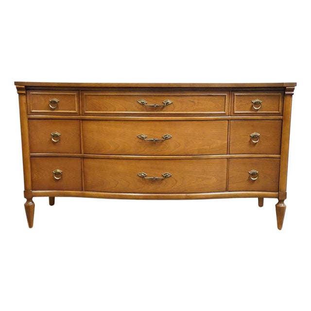 Bassett Furniture Centura Collection Solid Cherry Traditional Neoclassical 58" Triple Dresser 9-4132 For Sale
