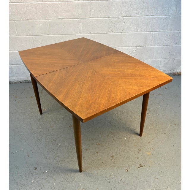 Mid-Century Modern Walnut Dining Leaf Table For Sale In New York - Image 6 of 14