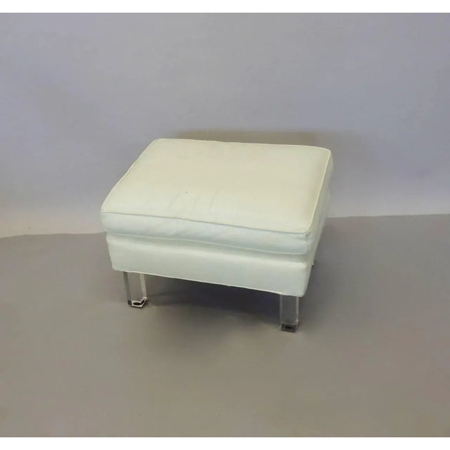 Late 20th Century Springer Era 1970s White Leather Ottoman on Lucite Legs For Sale - Image 5 of 9