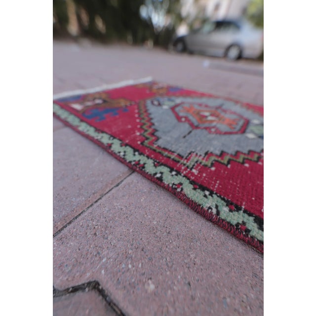 1980s 1980s Traditional Raspberry Red Hand Knotted Natural Doormat For Sale - Image 5 of 13