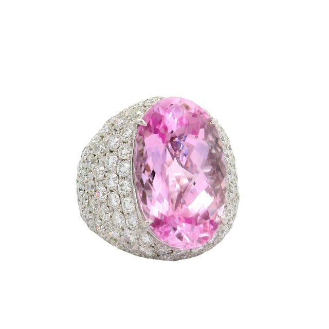 A stunning cocktail ring featuring a magnificent 20.02 carat oval-cut kunzite. The pink hue of the kunzite is captivating...