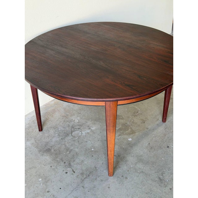Danish Mid Century Rosewood Extendable Round Dining Table – Oval Scandinavian Modern W/ 2 Leaves 1960s For Sale In Los Angeles - Image 6 of 8