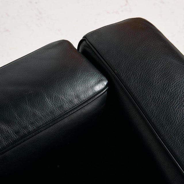 LC2 Sofa by Le Corbusier, Pierre Jeanneret and Charlotte Perriand for Cassina For Sale - Image 17 of 18