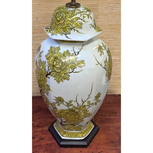 Japanese Mid Century Chinoiserie Porcelain Ginger Jar Lamp With Imari Design, Attributed to Marbro Lamp Company For Sale - Image 3 of 8