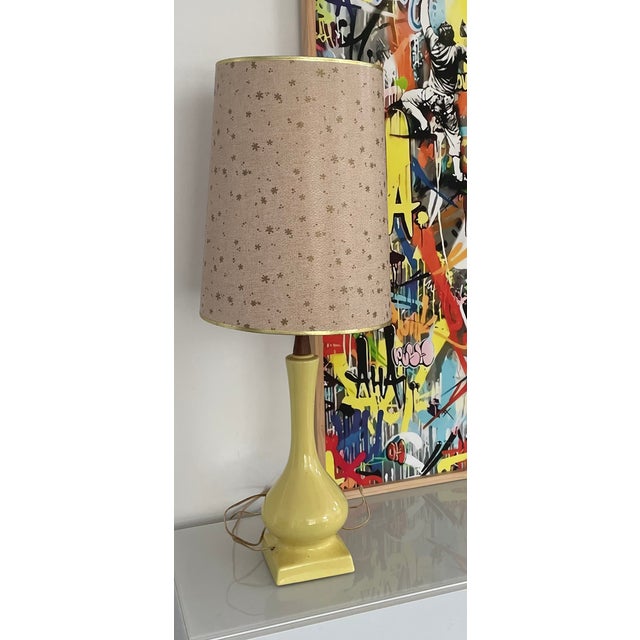 Mid-Century Modern Vintage Mid Century Modern Yellow Ceramic Table Lamp | Original Atomic Pattern Shade, C. 1960's For Sale - Image 3 of 9