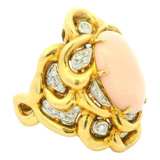 Vintage Italian Angel Skin Coral and Diamond Cocktail Ring in 18k Yellow Gold, Size 9 For Sale