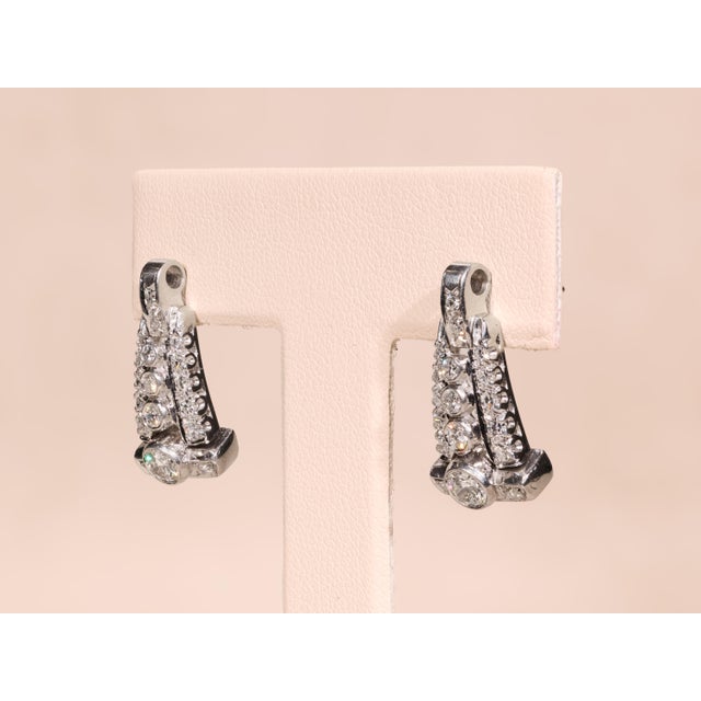 Contemporary The Gianna: Art Deco Platinum Diamond Dangle Earrings For Sale - Image 3 of 7