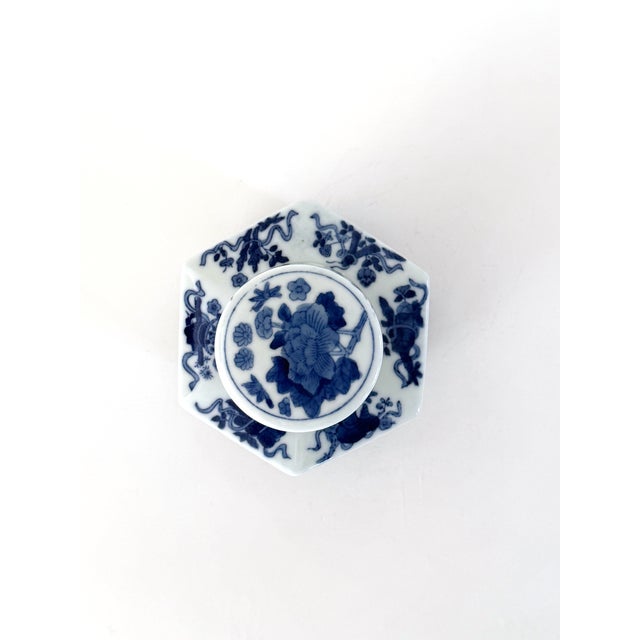 Late 20th Century Vintage Blue and White Chinoiserie Porcelain Tea Caddy For Sale - Image 5 of 9