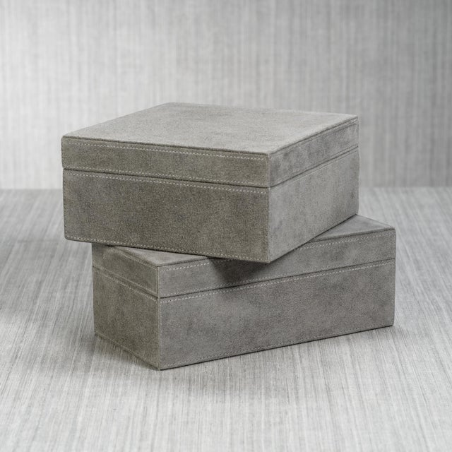 Stay organized without sacrificing beauty or quality. The lovely suede leather exterior of our decorative box looks great...