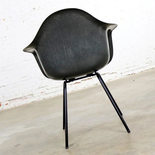 Mid 20th Century Mid Century Modern Elephant Hide Gray Eames Herman Miller Molded Fiberglass Dax Arm Shell Chair H Base For Sale - Image 5 of 13