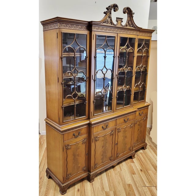 Fresh from a fine local estate, we have a pleasure to offer you this gorgeous large Antique 20th C American English...