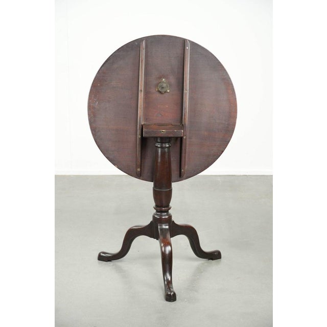 Round Antique English Tilt-Top Table/Side Table from the Early 19th Century with a Patina. For Sale - Image 6 of 15