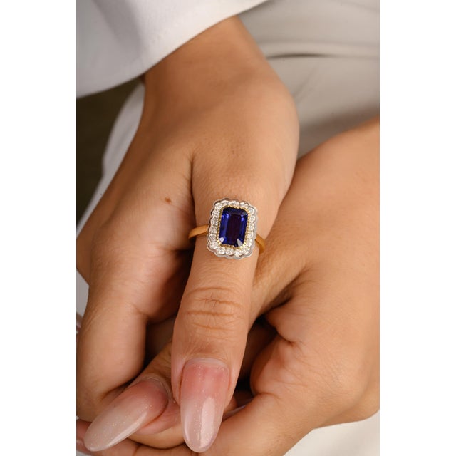 This is part of Chairish’s Fine Jewelry assortment. This contemporary Art Deco-style ring showcases a stunning 2.36 carat...