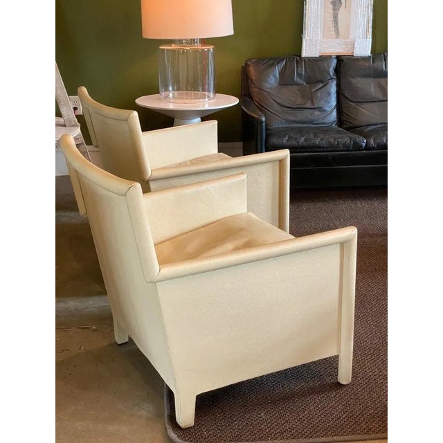 Molteni Pair of Molteni & C Ivory Leather & Down Lounge Chairs, Italy, 1980's For Sale - Image 4 of 12