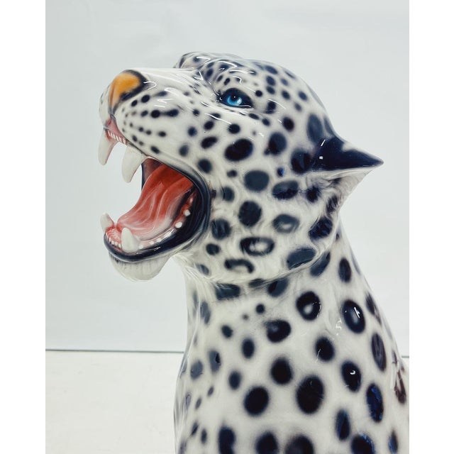 Unique handmade statue of a snow leopard. This Hollywood Regency statue, made of hand-painted ceramic and made in Italy,...