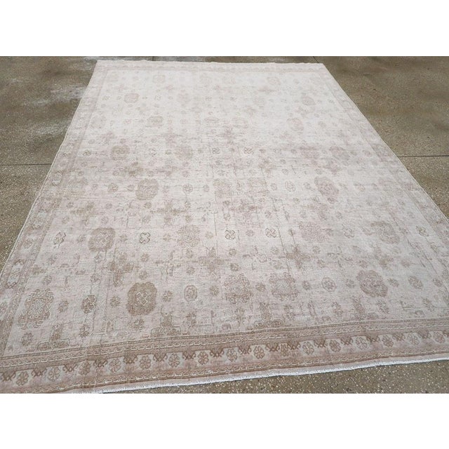 Ivory Galerie Shabab Collection Mid-20th Century Turkish Anatolian Accent Rug For Sale - Image 8 of 10