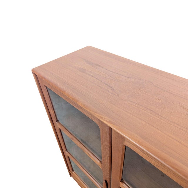 Mid-Century Modern Teak Display Cabinet from Dyrlund, Denmark, 1960s For Sale - Image 6 of 10