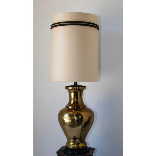 Polished Brass Large Scale Hollywood Regency Moroccan Urn Table Lamp 1950's For Sale - Image 10 of 13