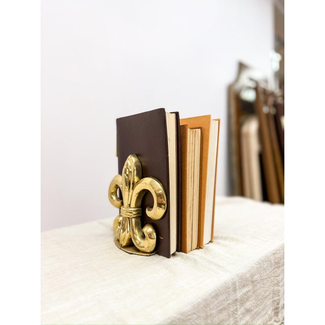 Vintage Brass Fleur De Lis Bookends Mid-Century Decor Art Deco Postmodern Style For Sale - Image 4 of 4