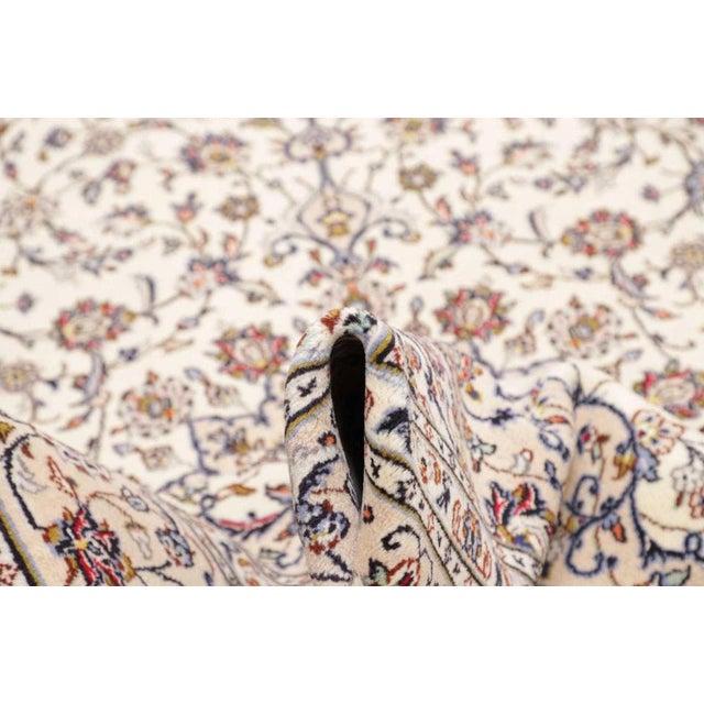 Middle Eastern Rug in Pure Wool For Sale - Image 9 of 11