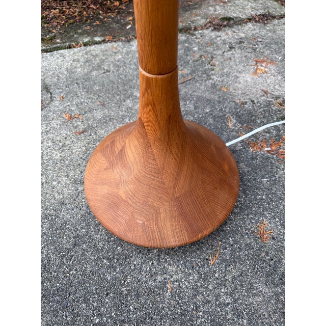 1960s Danish Floor Lamp in Hand-Turned Oak by Lisbeth Brams for Brdr. Krüger, 1960s For Sale - Image 5 of 7