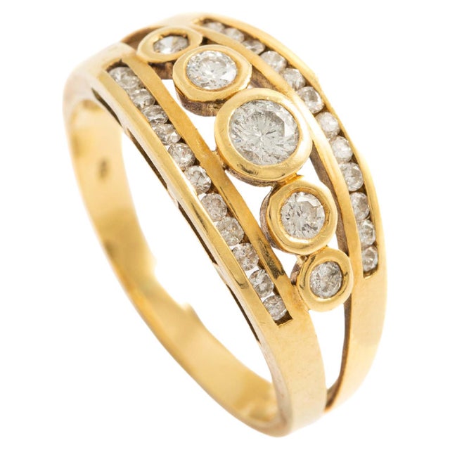 Yellow Estate 0.75ct Diamond Ring in 18k Yellow Gold For Sale - Image 8 of 8