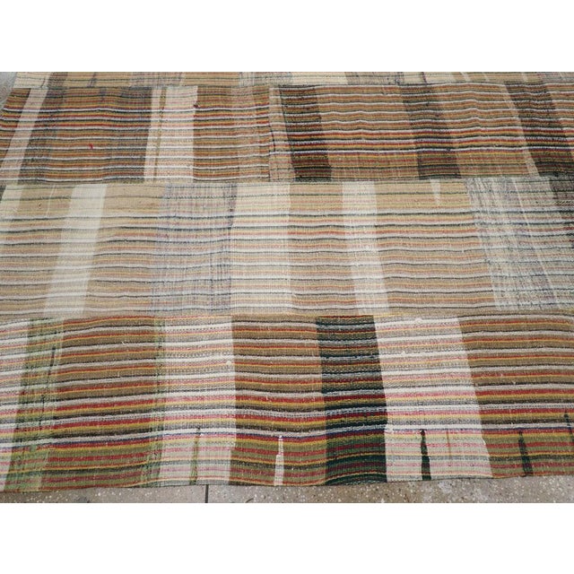 Mid 20th Century Galerie Shabab Collection Mid-20th Century Handmade Turkish Flatweave Kilim Room Size Carpet For Sale - Image 5 of 8