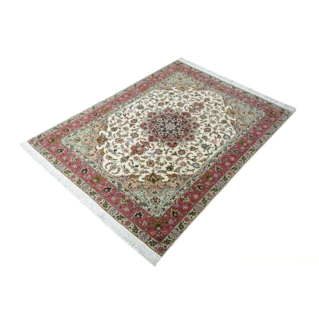 This masterfully knotted Tabriz 50 Raj rug combines the highest knotting artistry with timeless elegance. The central...
