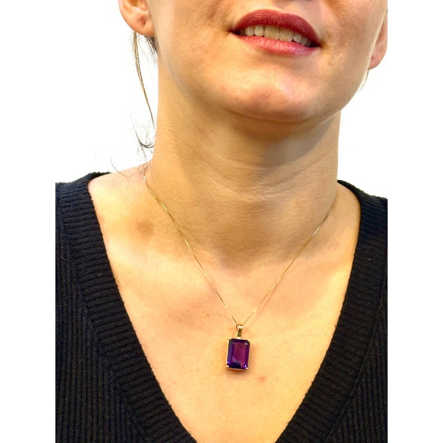 12 Ct Emerald Cut Amethyst Pendant /Necklace + 14 Kt Yellow Gold Chain Vintage For Sale - Image 13 of 18