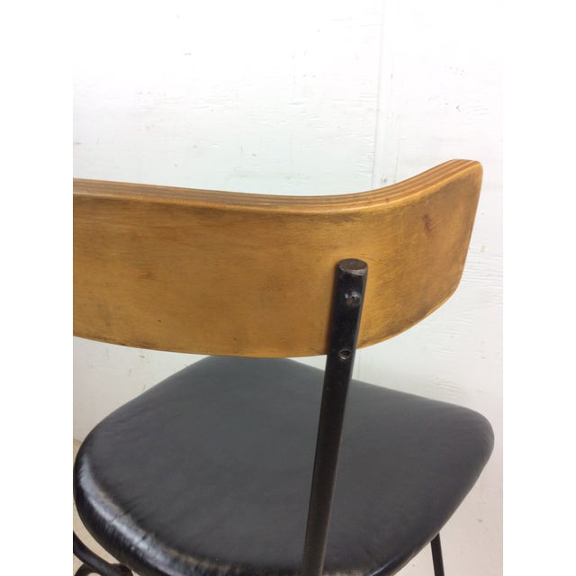 1960s Mid Century Modern Chair With Bentwood Back and Black Vinyl Upholstery by Cliff Pascoe For Sale - Image 5 of 12