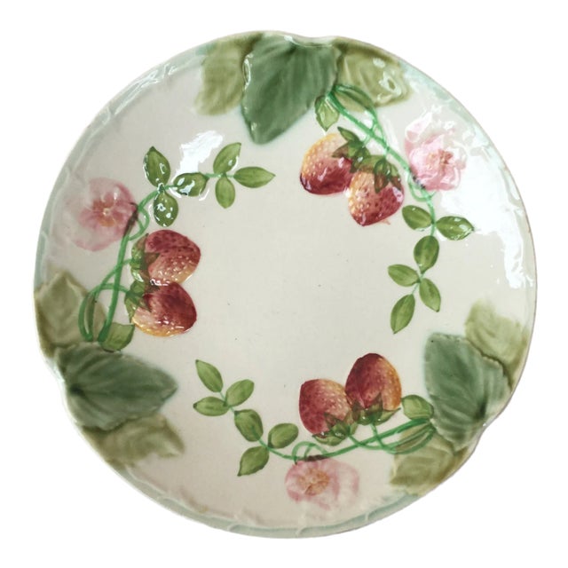 Late 19th Century Majolica Strawberries Plate Choisy Le Roi For Sale
