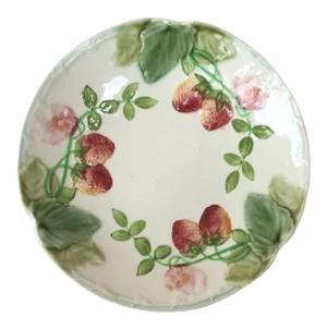 Late 19th Century Majolica Strawberries Plate Choisy Le Roi