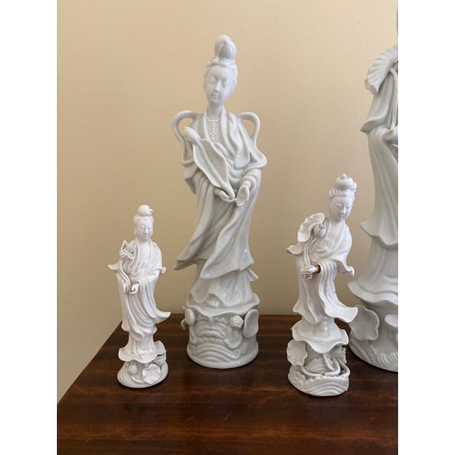 Chinoiserie Collection of Seven Blanc De Chine Quan Yin Figures, a Study in Quiet Form For Sale - Image 3 of 10