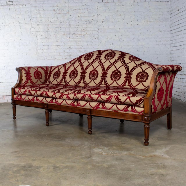 French Late 19th to Early 20th Century Louis XVI Camel Back Sofa Directoire Style in Gaston Y Daniela Fabric For Sale - Image 3 of 18
