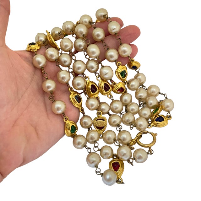 Gold Vintage Chanel Gold Pearl Gripoix Jewel Long Designer Runway Necklace 1992 For Sale - Image 8 of 9