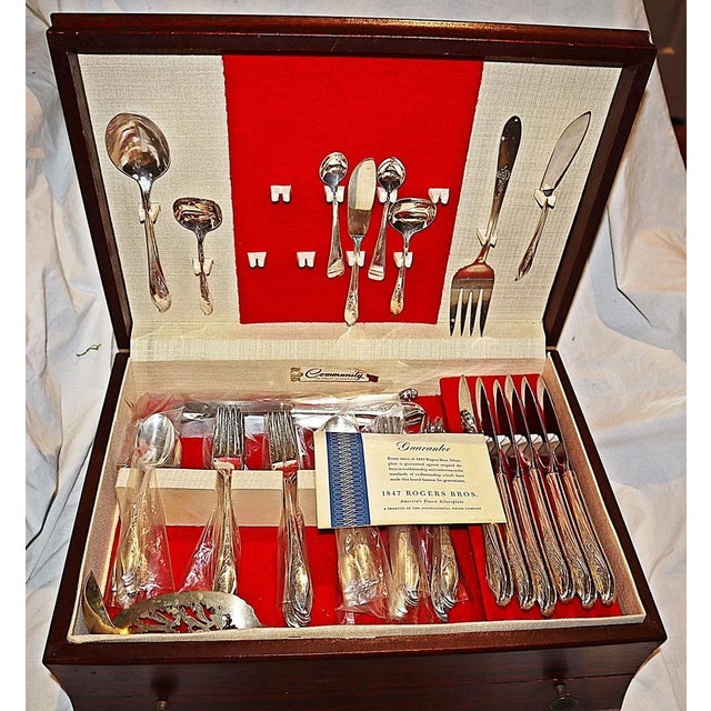 Traditional 1950s Rogers 1874 Springtime Silverplate Flatware in Original Case- 114 Pieces For Sale - Image 3 of 11