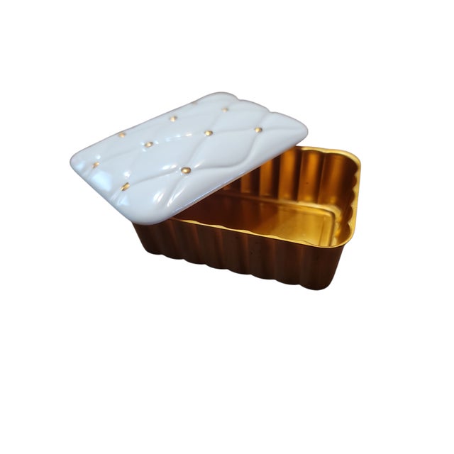 Mid-Century Modern Vintage White & Gold Quilted Evans Smoking Set For Sale - Image 3 of 6